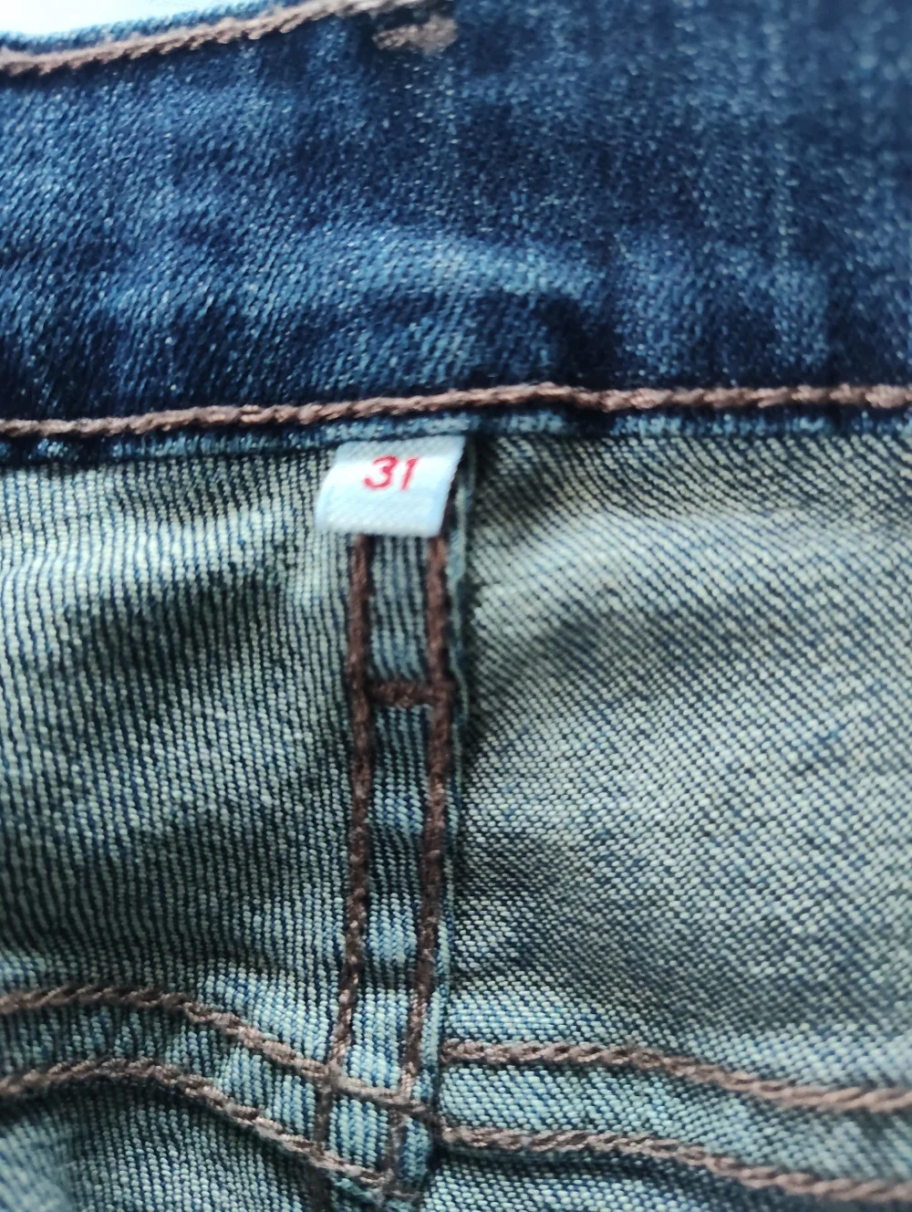 Levi Strauss Ladies Blue Jean Shorts. Size 31 Waist. 9" Inseam - Picture 2 of 8